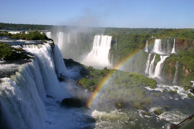 Iguassu_falls_rainbow.jpg